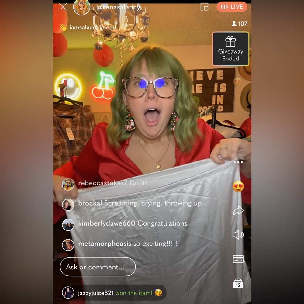 @RENASALANCY Is Live! The PARTY has started! 🌈💕🦄 - Picture 7 of 8